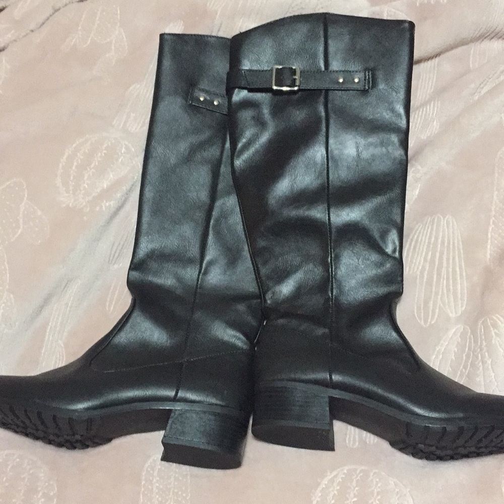 Size 7 Rampage boots worn once.
